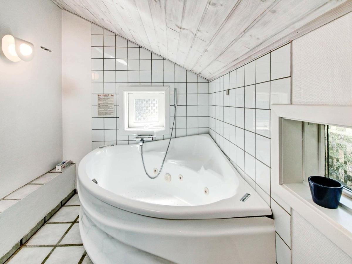 8 Person Holiday Home In Nex Vester Somarken Zewnętrze zdjęcie